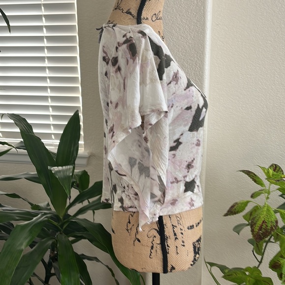 Jennifer Lopez Top - Picture 3 of 9